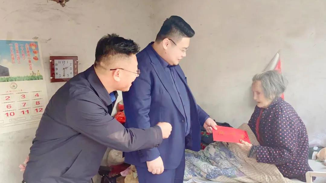 夕陽無限好，敬老情更濃——東岳機(jī)械走訪百歲老人