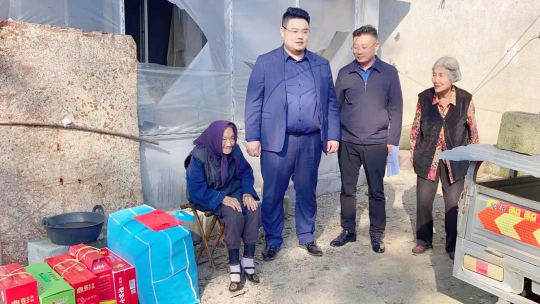 夕陽無限好，敬老情更濃——東岳機(jī)械走訪百歲老人